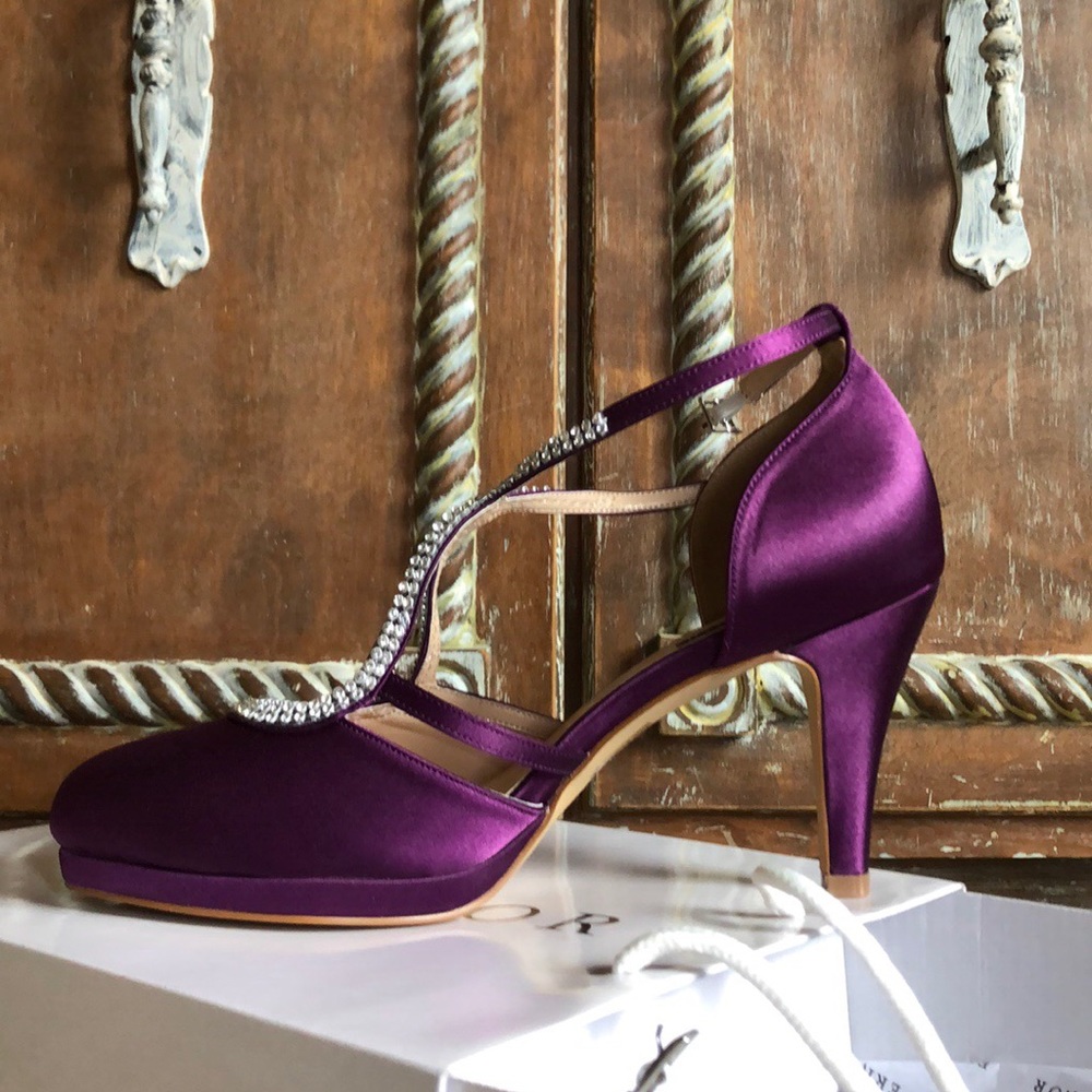 Erijunor Size 9 Heels NEW